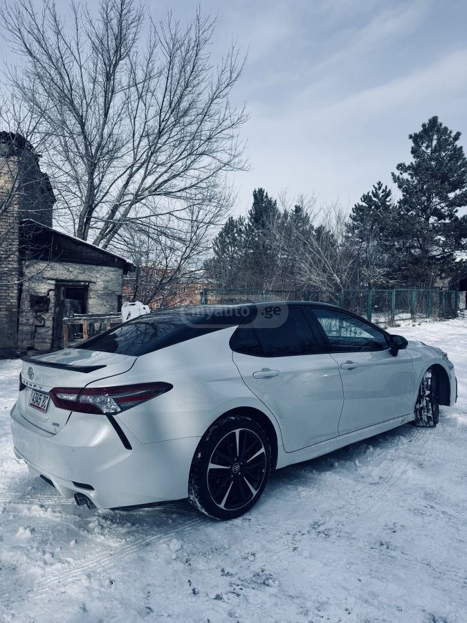 Toyota Camry - фото 5
