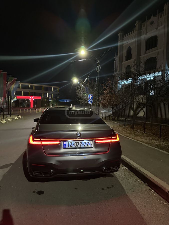 BMW 740 - фото 1