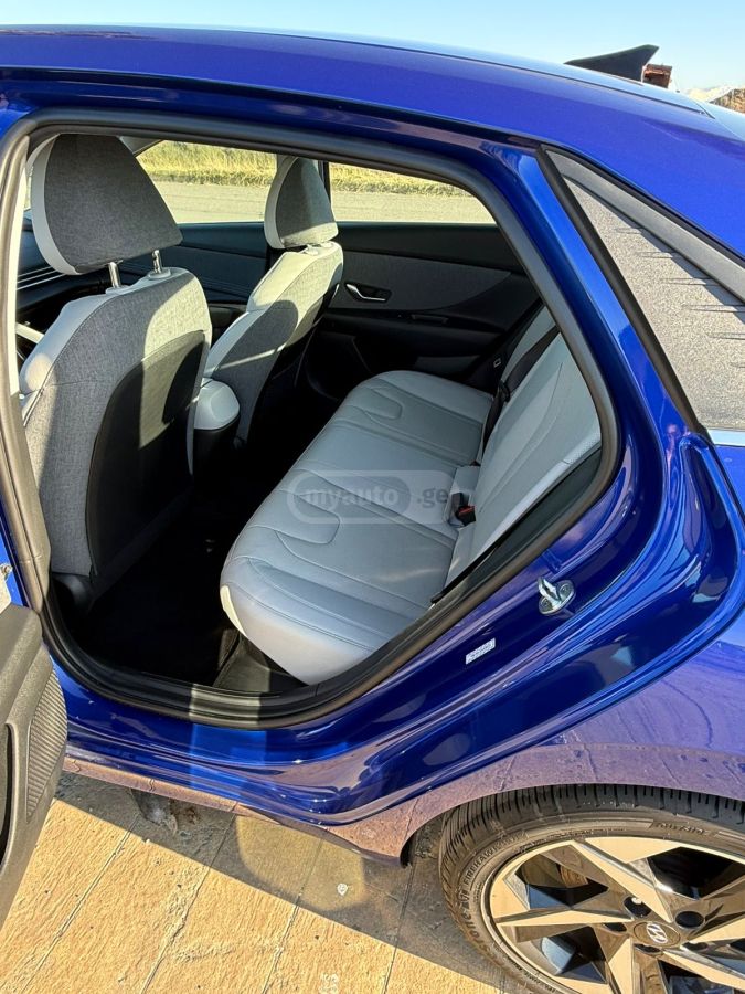 Hyundai Elantra - фото 2