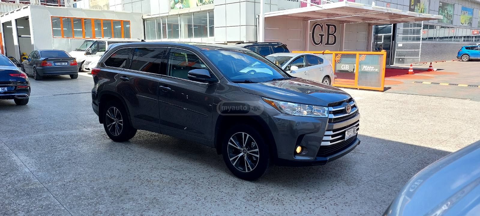 Toyota Highlander - фото 1