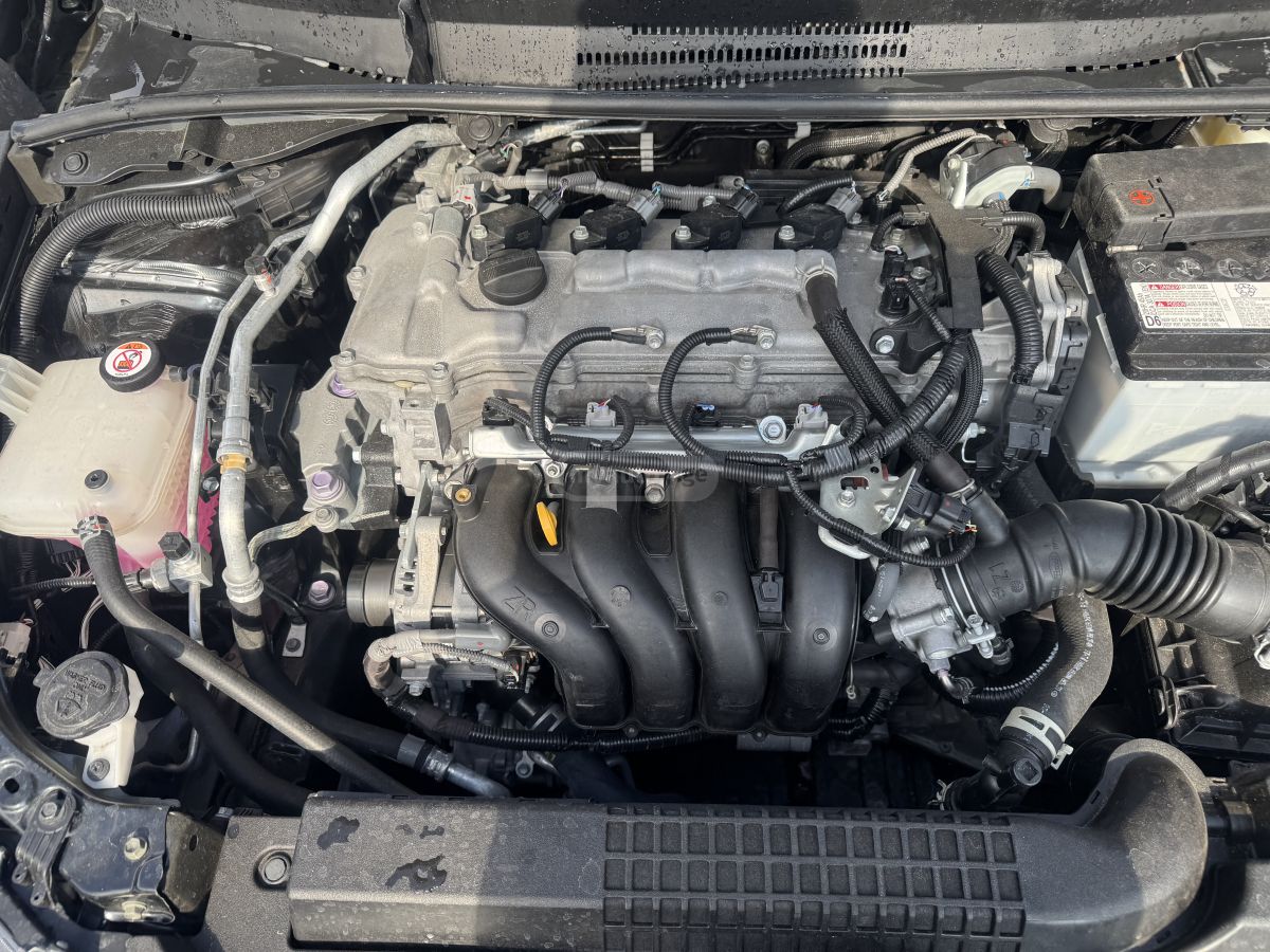 Toyota LE 4dr Sedan CVT — миниатюра 10