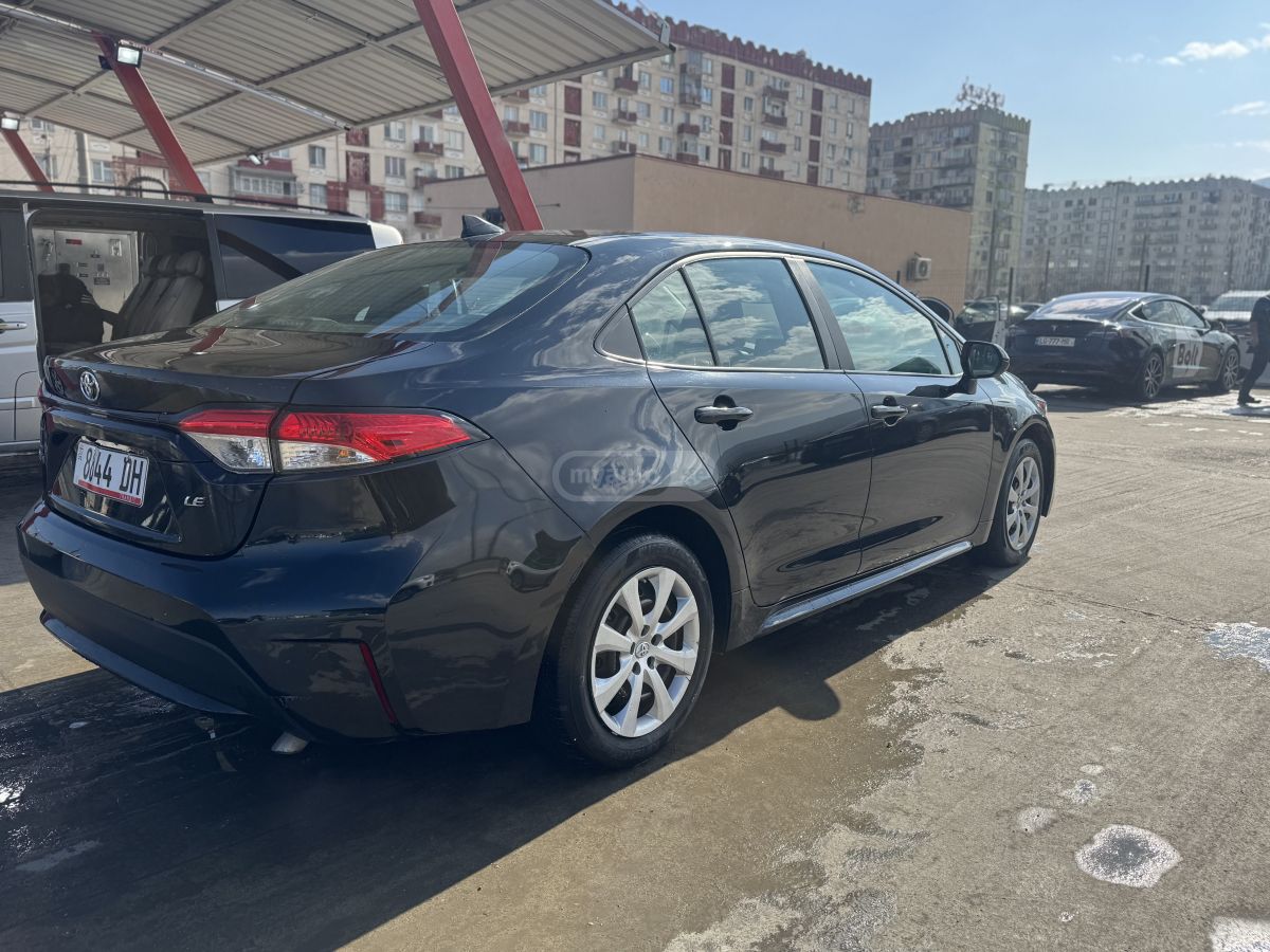 Toyota LE 4dr Sedan CVT — миниатюра 4