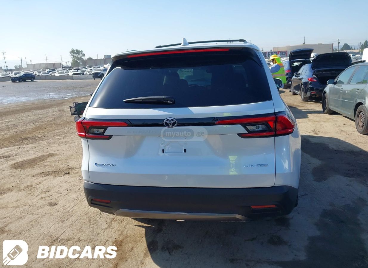 Toyota Grand Highlander - фото 1