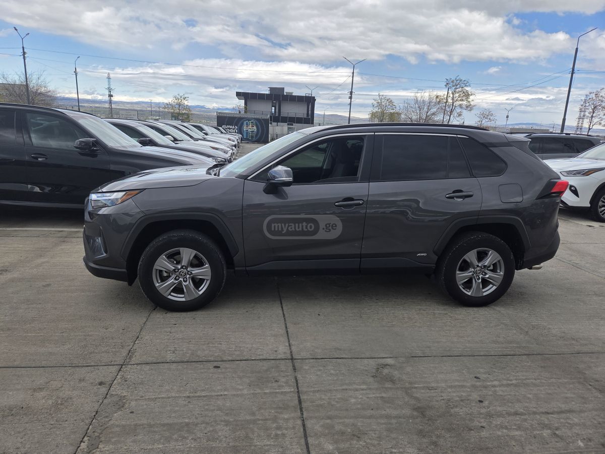 Toyota RAV 4 - фото 3