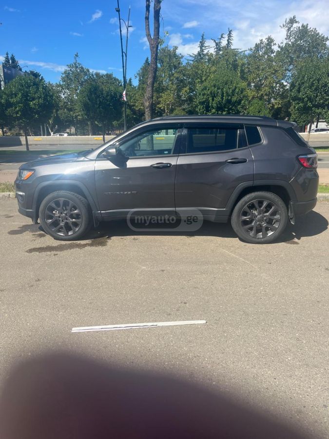 Jeep Compass - фото 1