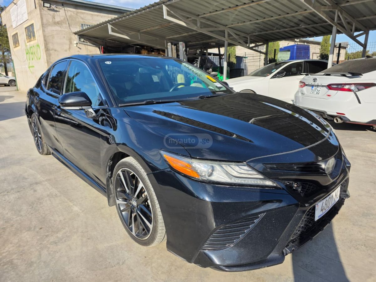 Toyota Camry - фото 2