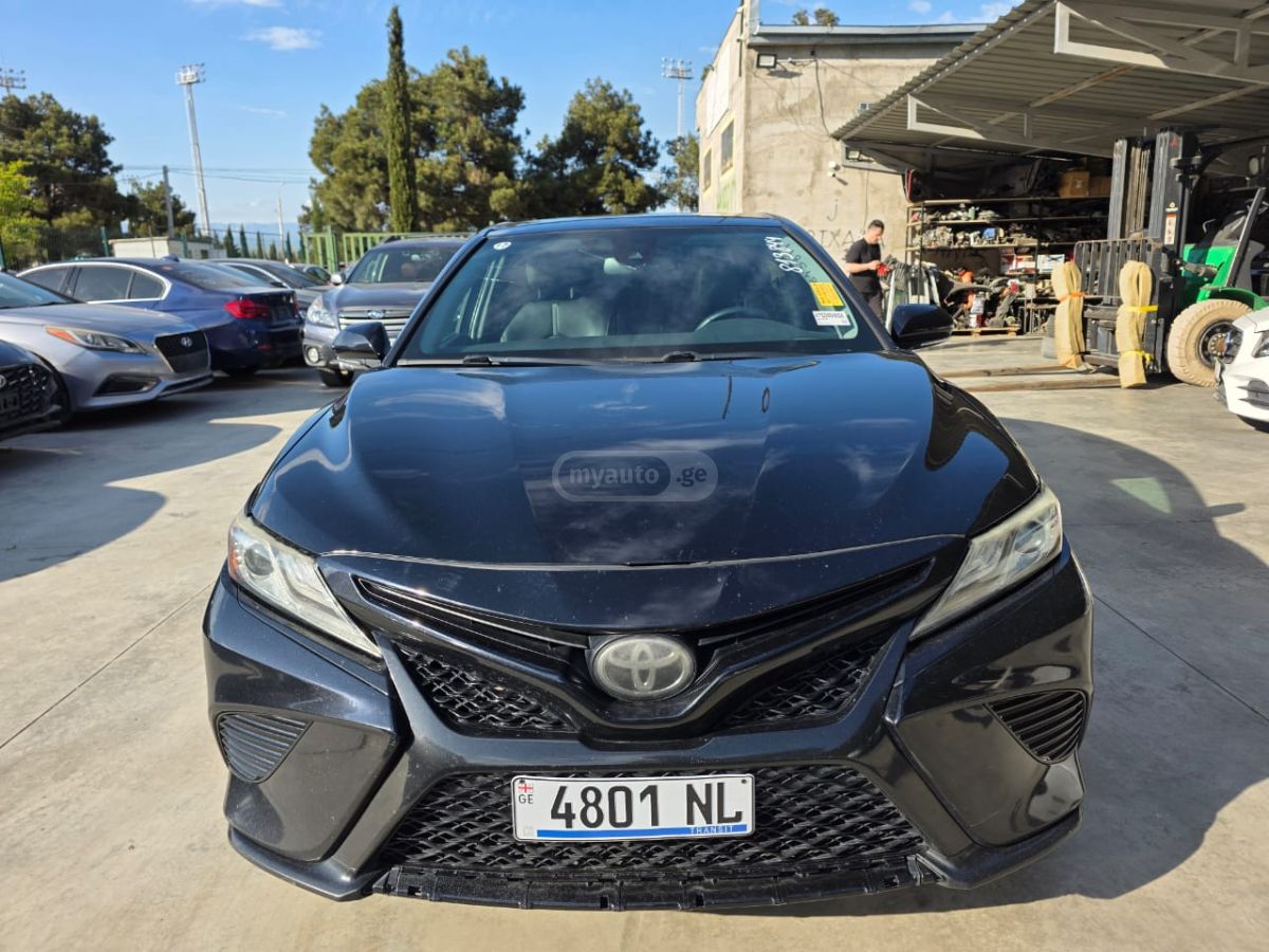 Toyota Camry - фото 3
