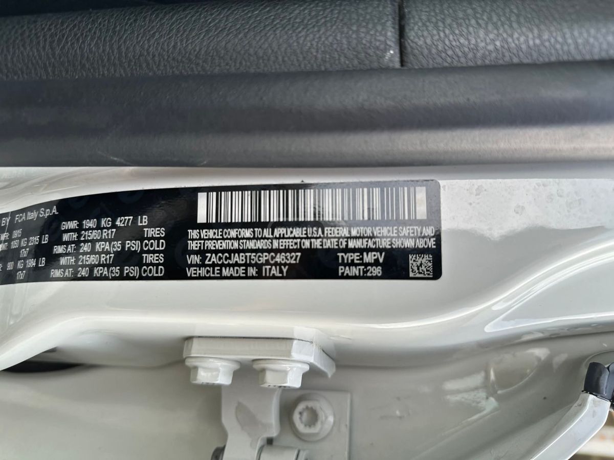 Jeep Renegade - фото 12