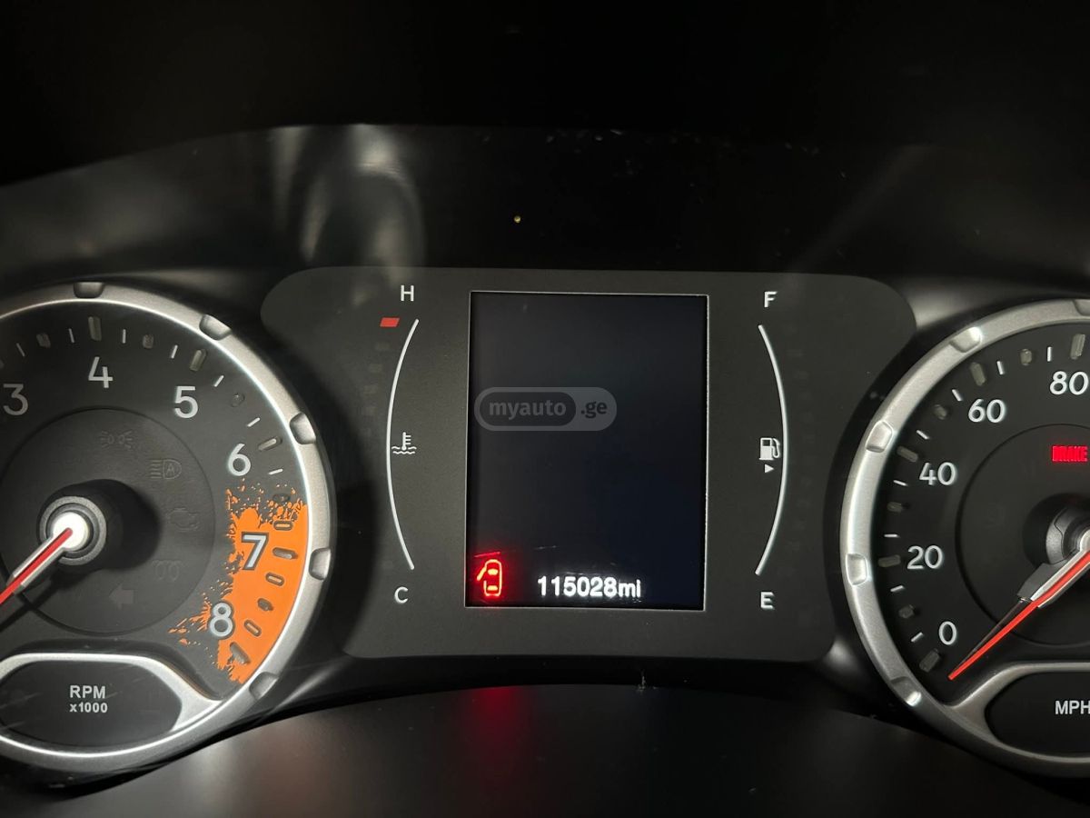 Jeep Renegade - фото 2