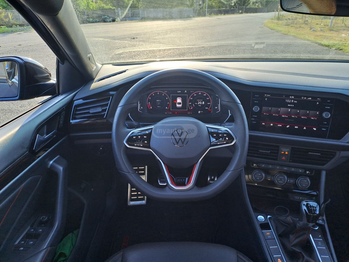 Volkswagen Jetta - фото 2