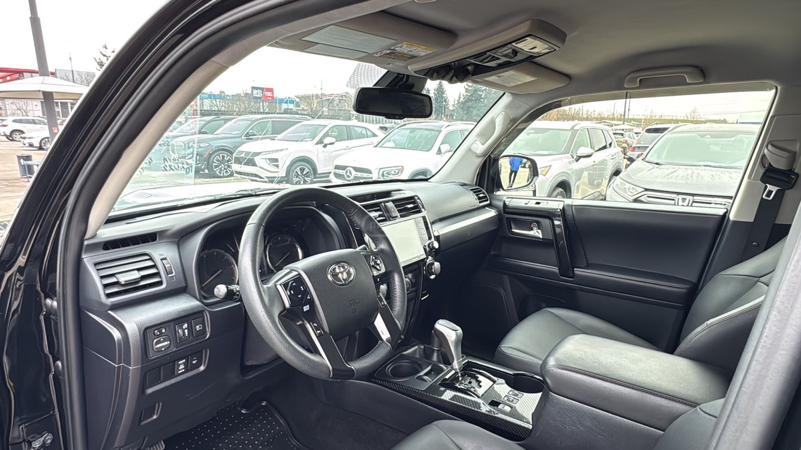 Toyota Limited 4dr 4x4 Automatic — миниатюра 10