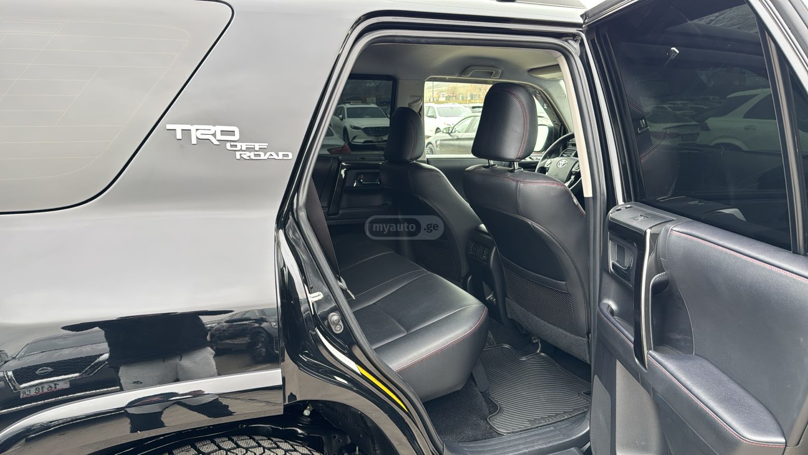 Toyota Limited 4dr 4x4 Automatic — миниатюра 11