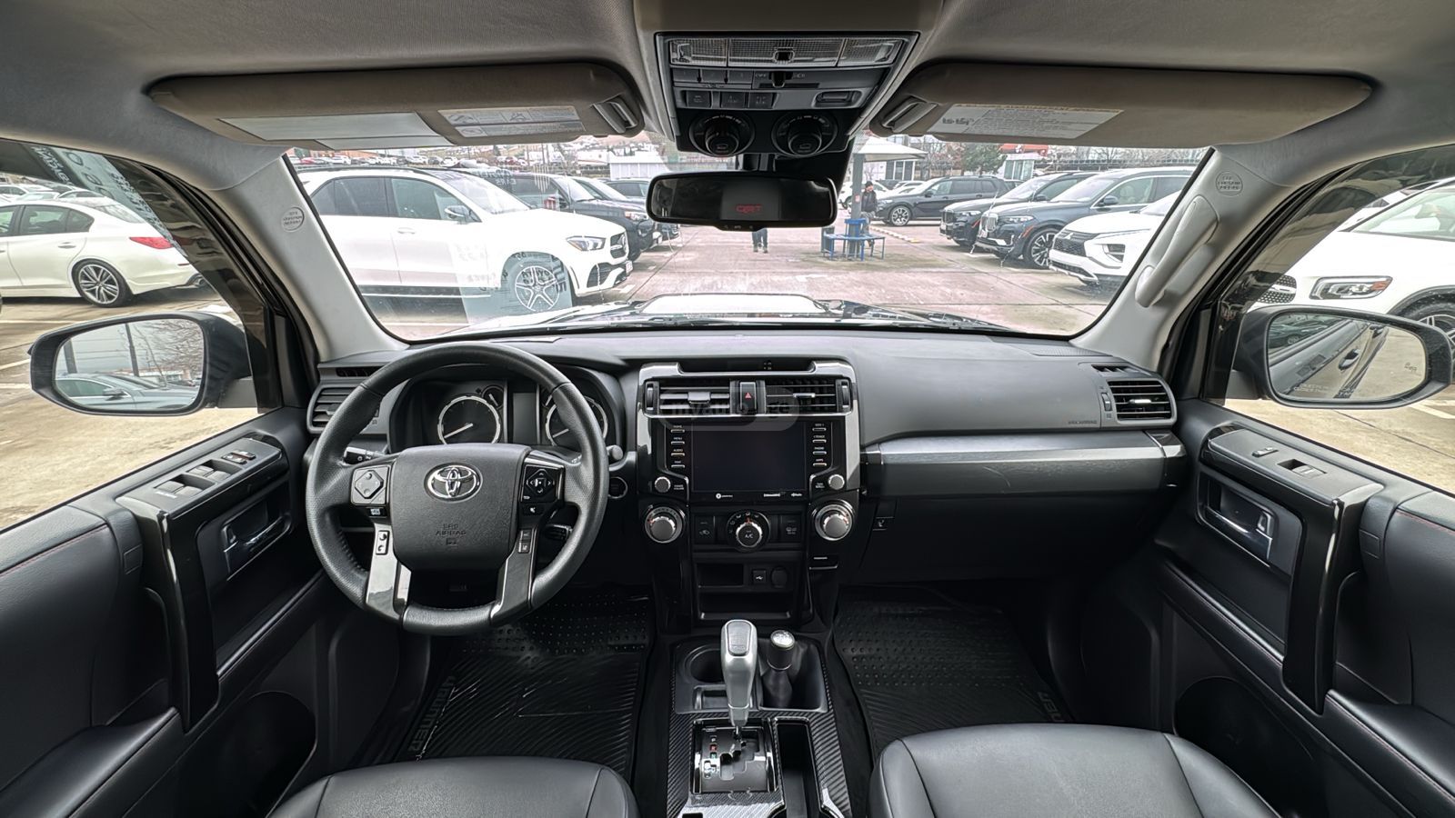 Toyota Limited 4dr 4x4 Automatic — миниатюра 9