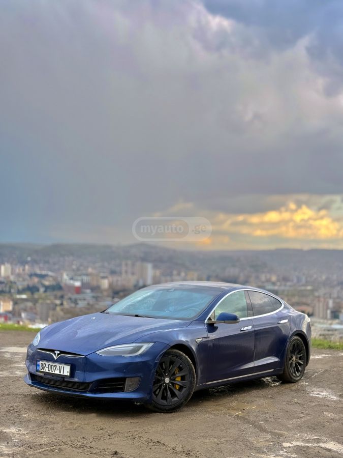 Tesla Model S - фото 1