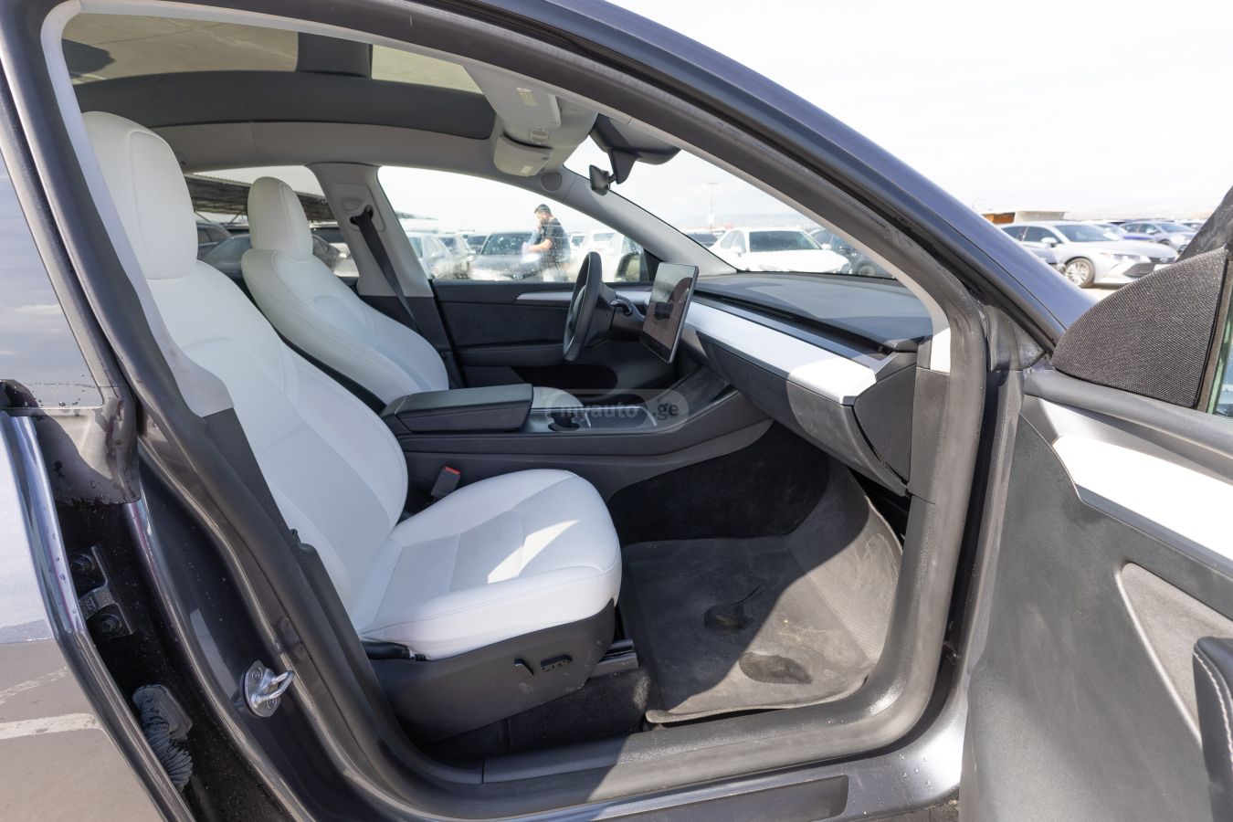 Tesla Model Y - фото 10