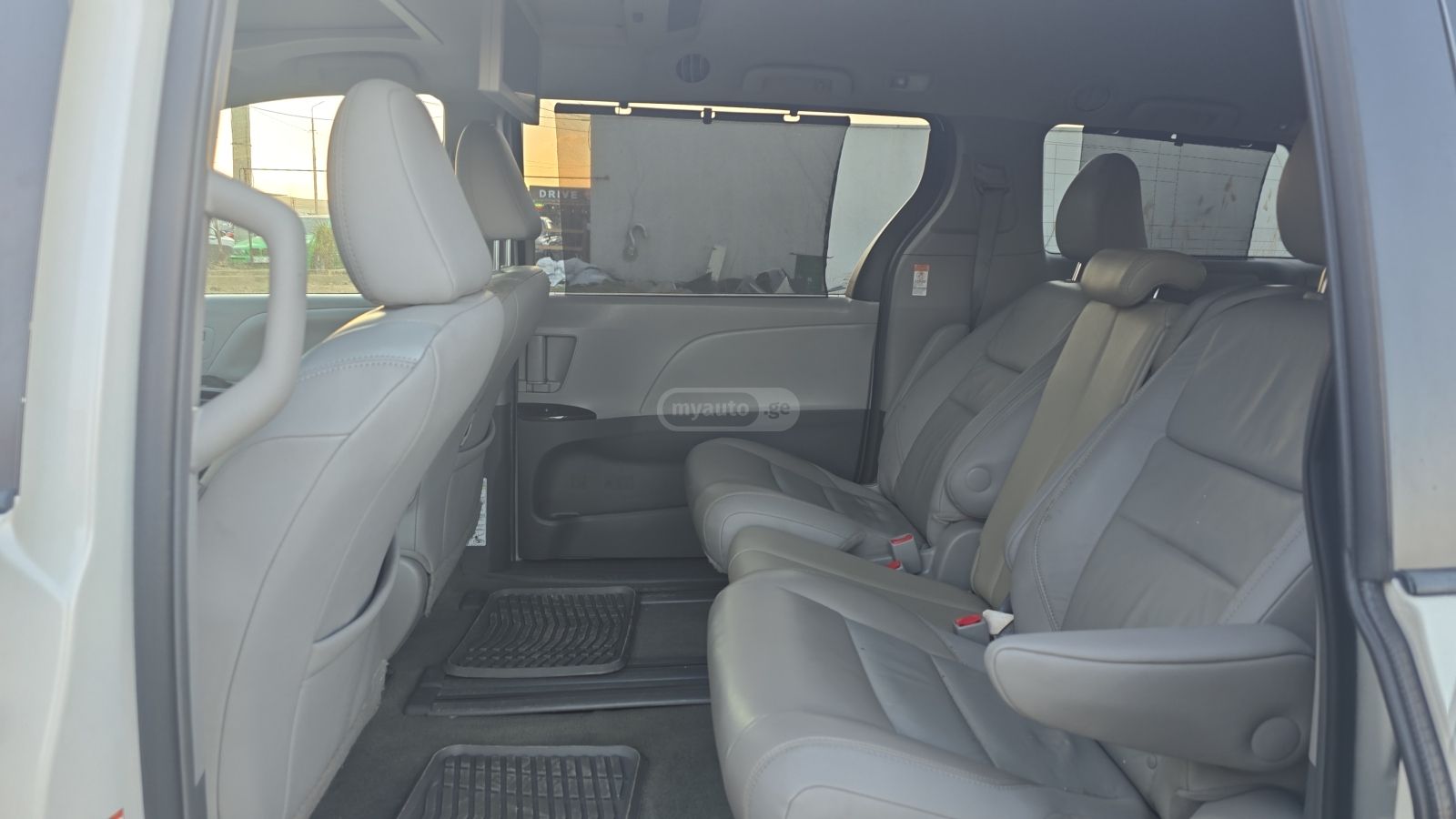 Toyota Sienna - фото 10