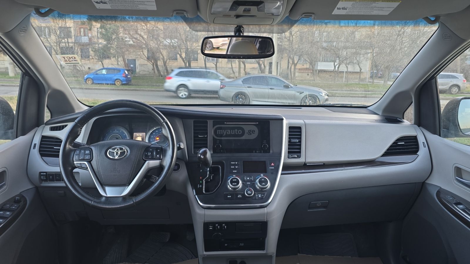 Toyota Sienna - фото 11