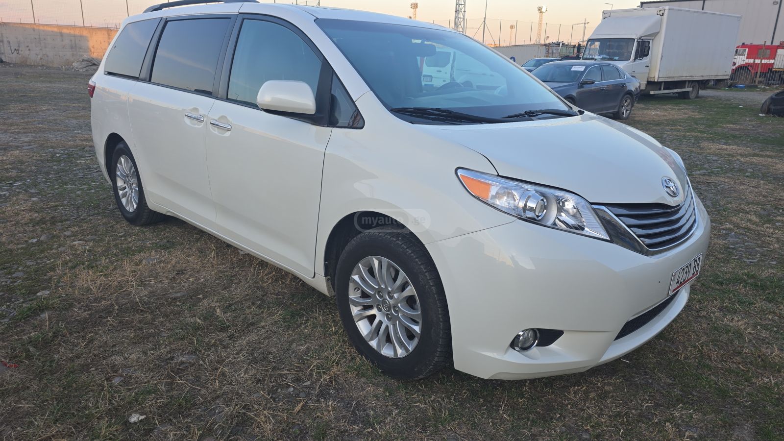 Toyota Sienna - фото 4