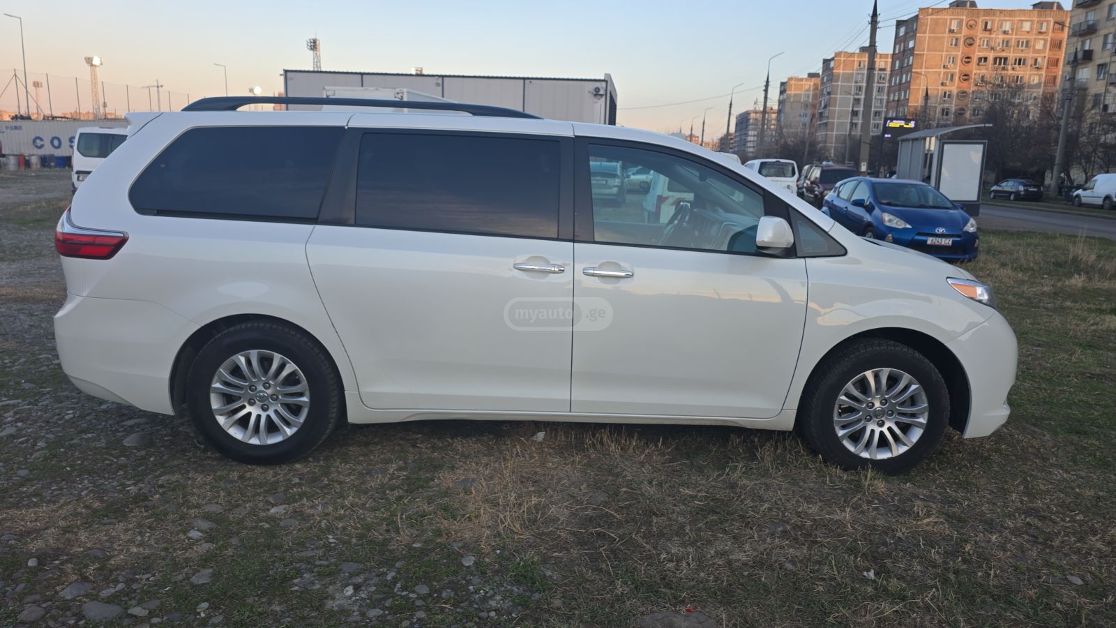 Toyota Sienna - фото 5