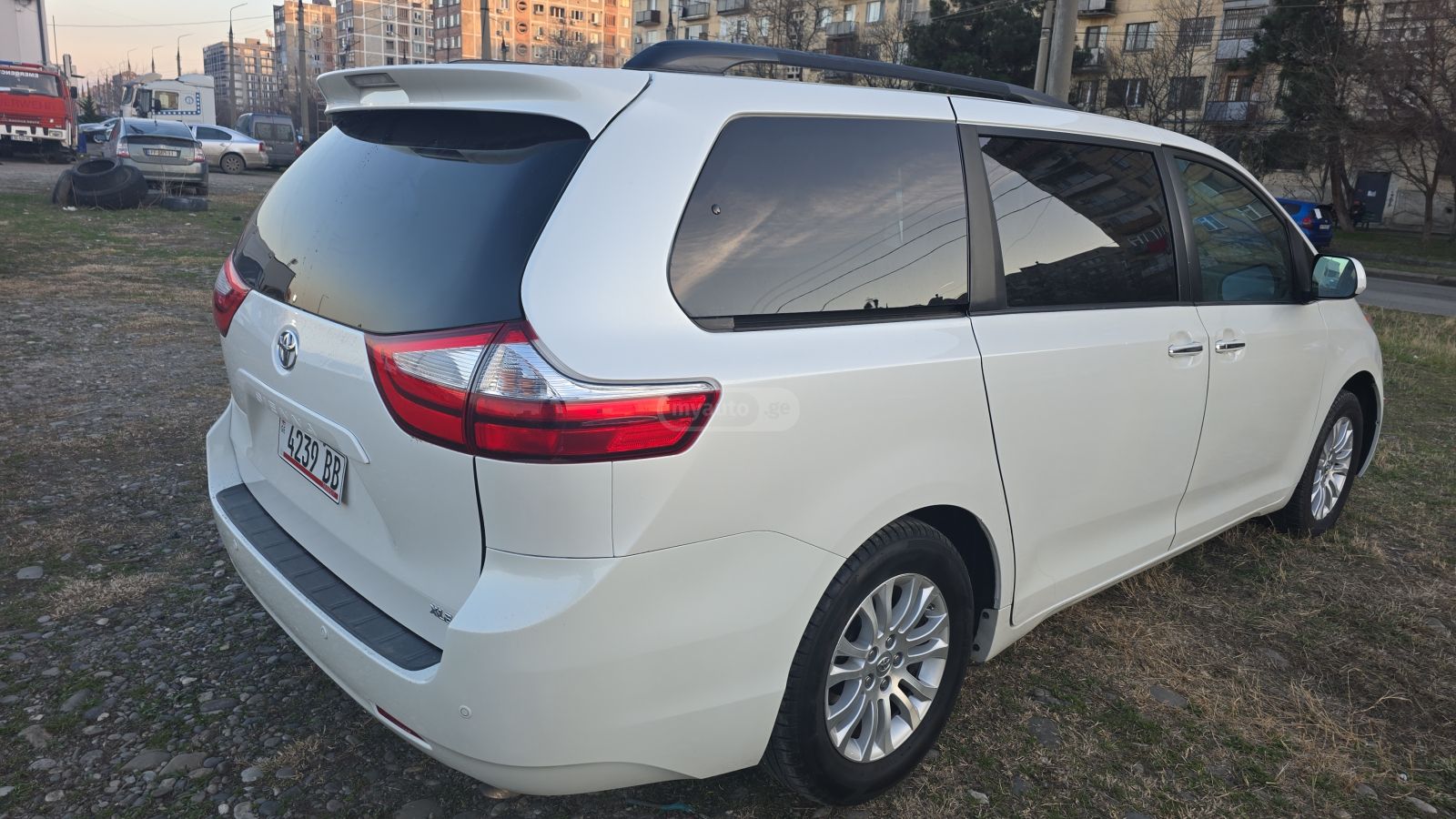 Toyota Sienna - фото 6