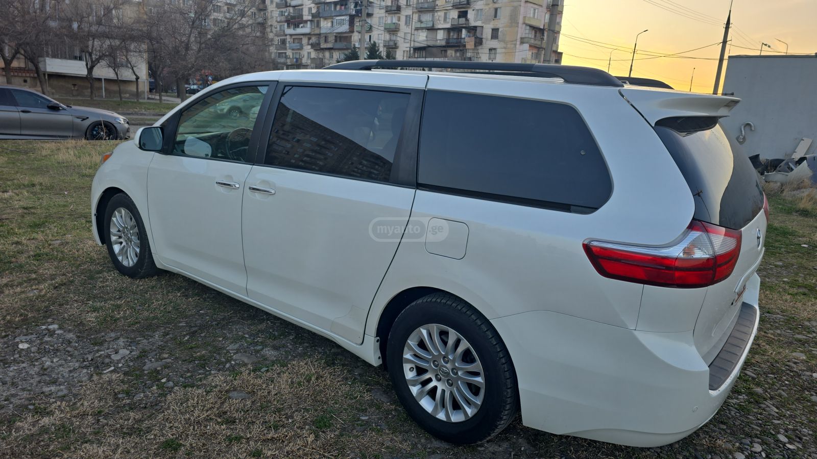 Toyota Sienna - фото 8