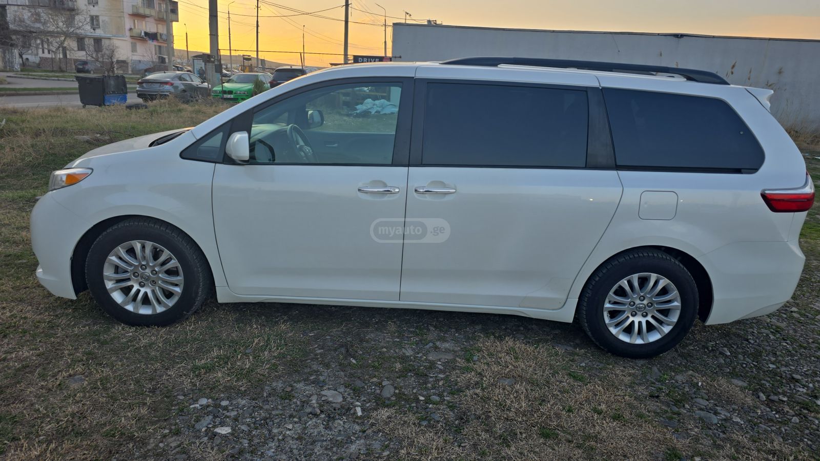 Toyota Sienna - фото 9