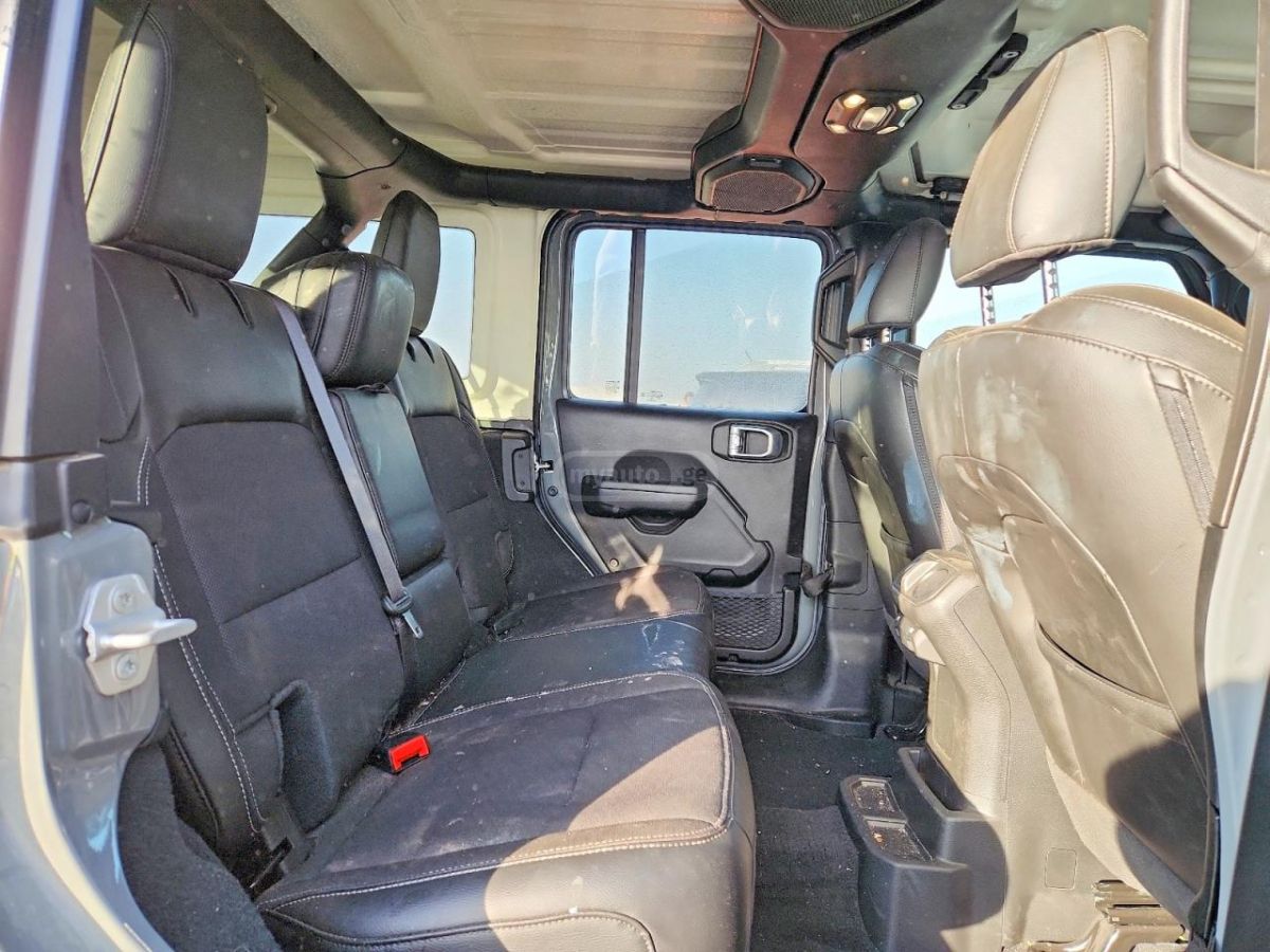 Jeep Sport 4dr 4x4 Manual — миниатюра 11