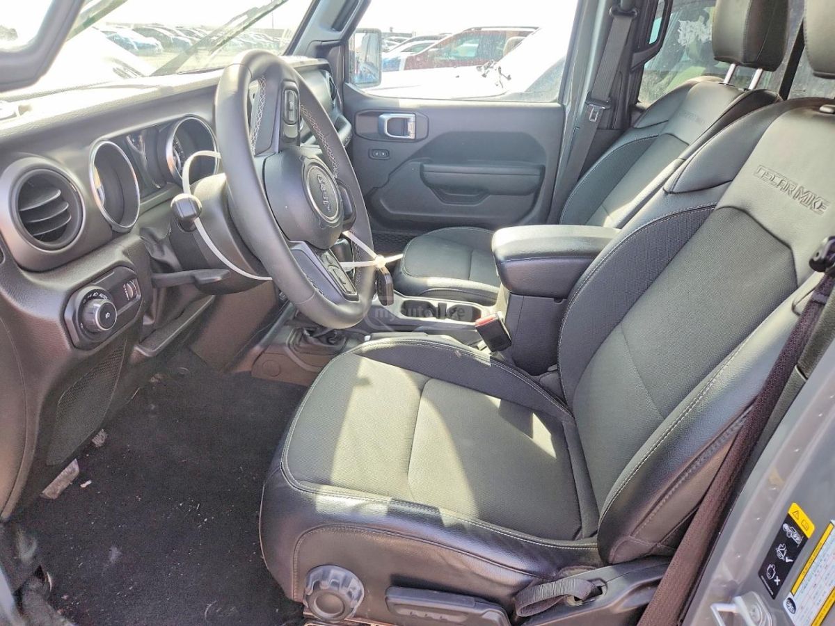 Jeep Sport 4dr 4x4 Manual — миниатюра 7