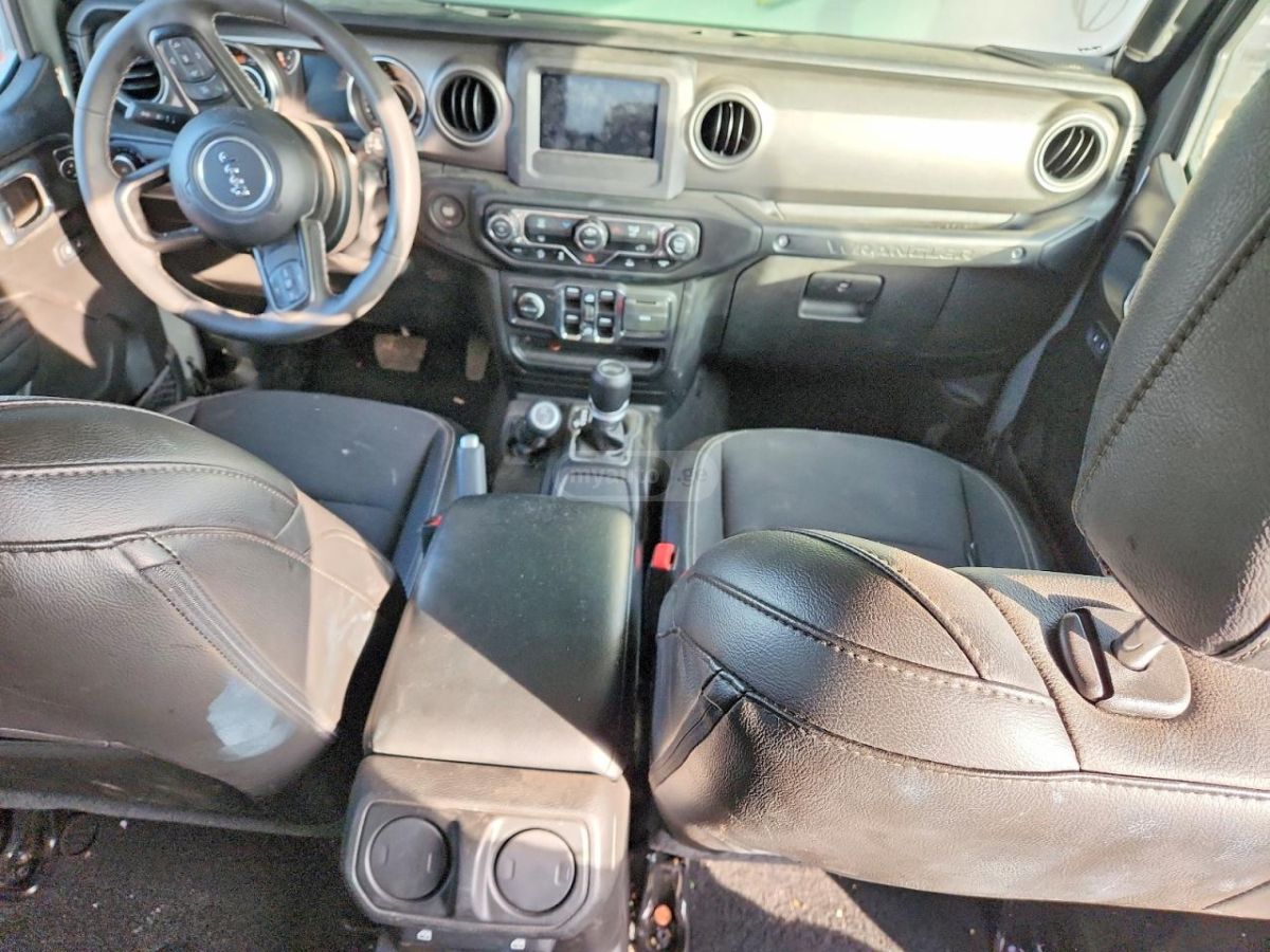 Jeep Sport 4dr 4x4 Manual — миниатюра 8