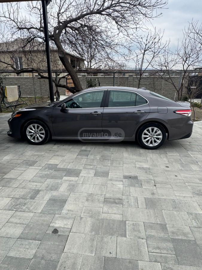 Toyota Camry - фото 4
