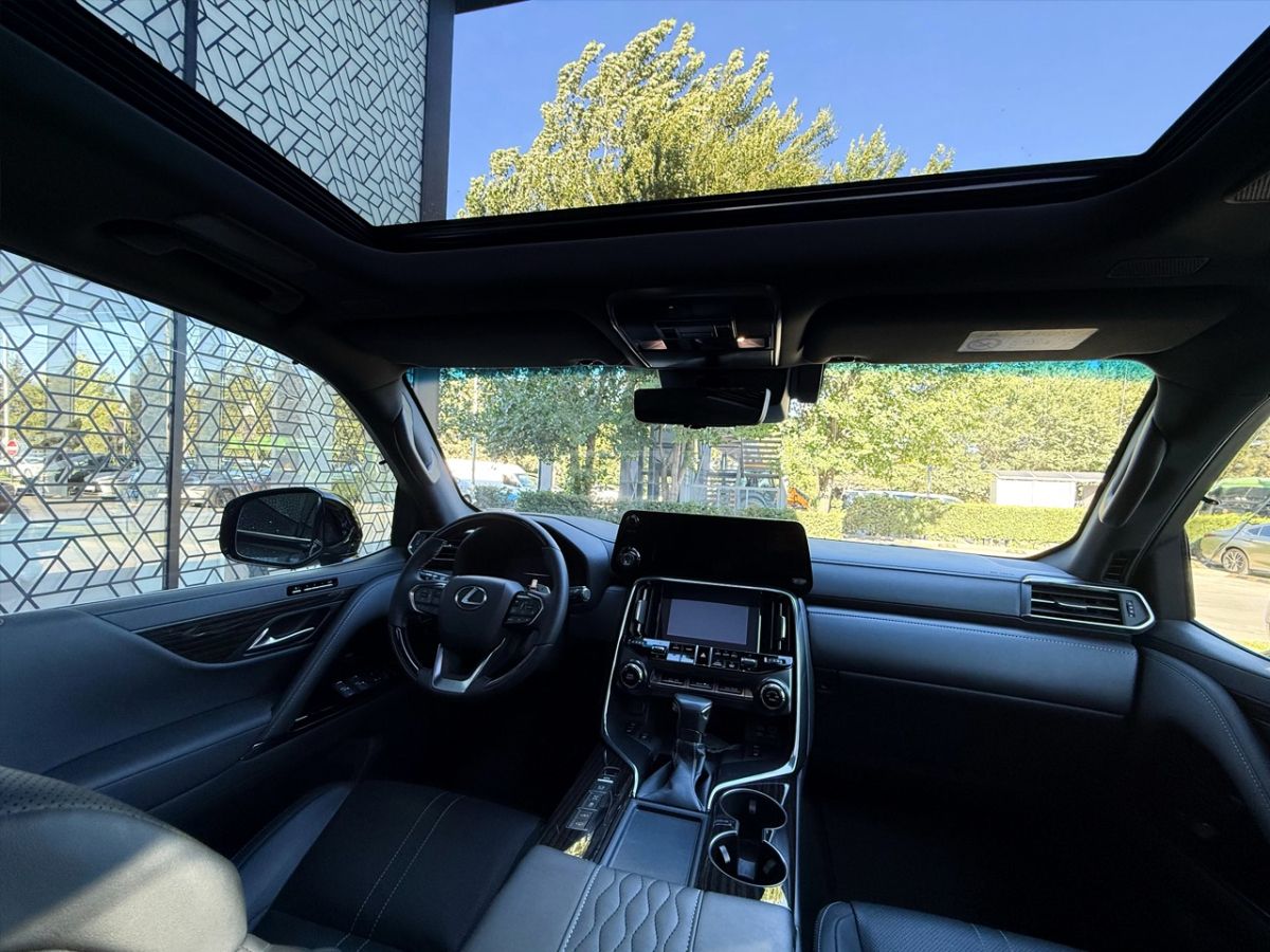 Lexus LX 500 
