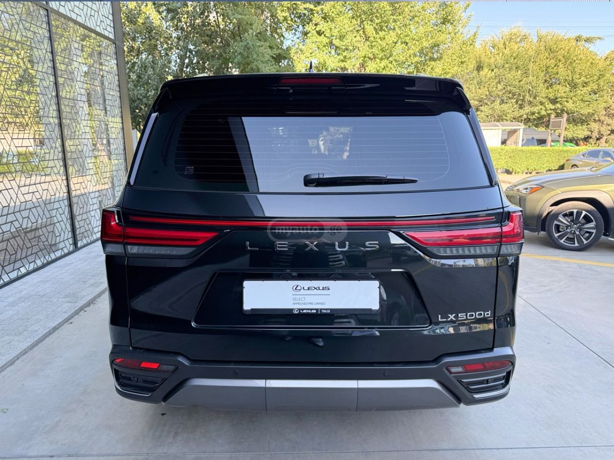 Lexus LX 500 