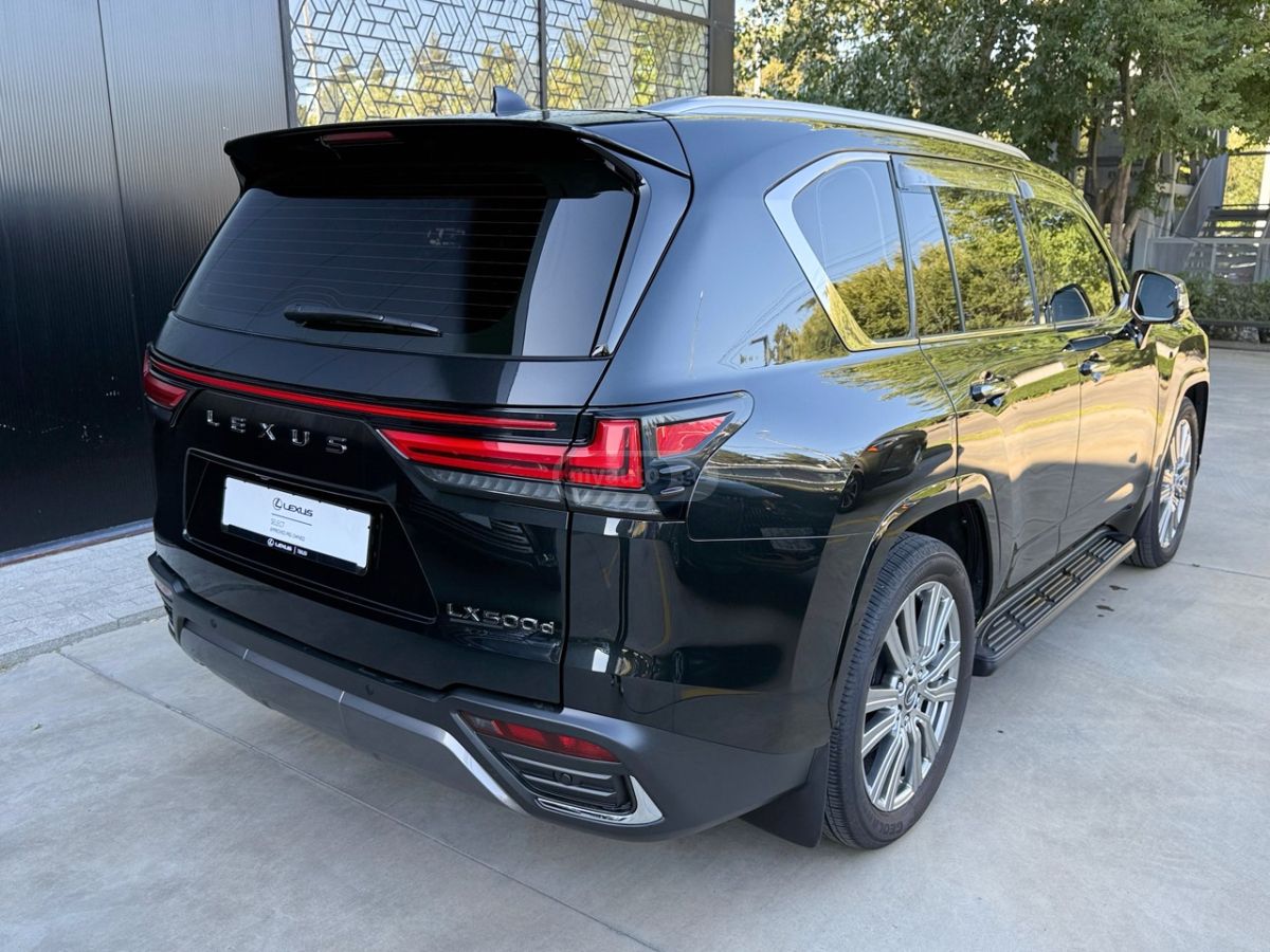 Lexus LX 500 