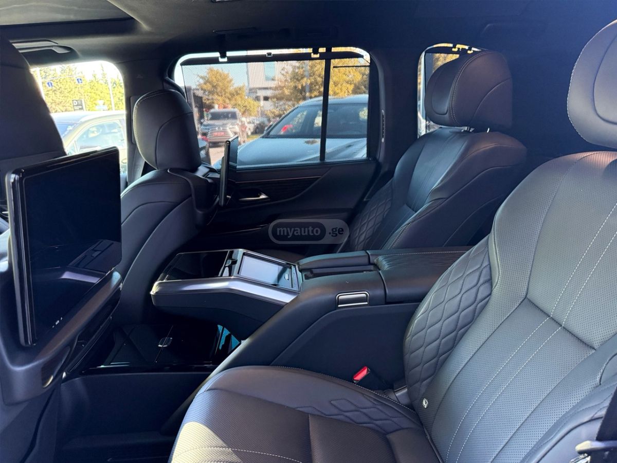 Lexus LX 500 