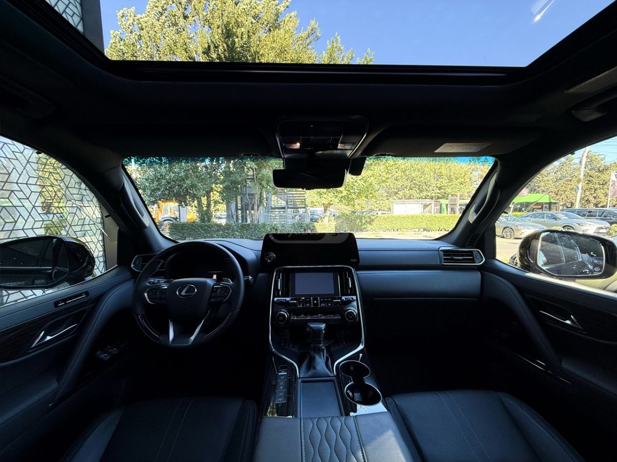 Lexus LX 500 
