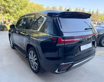 Lexus LX 500 