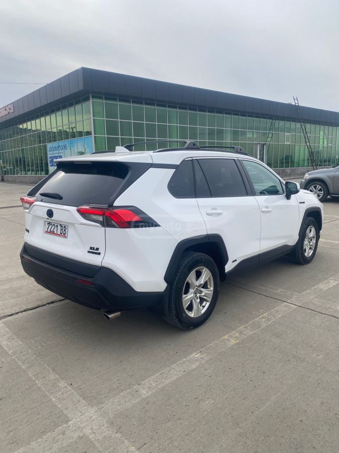 Toyota RAV 4 - фото 4