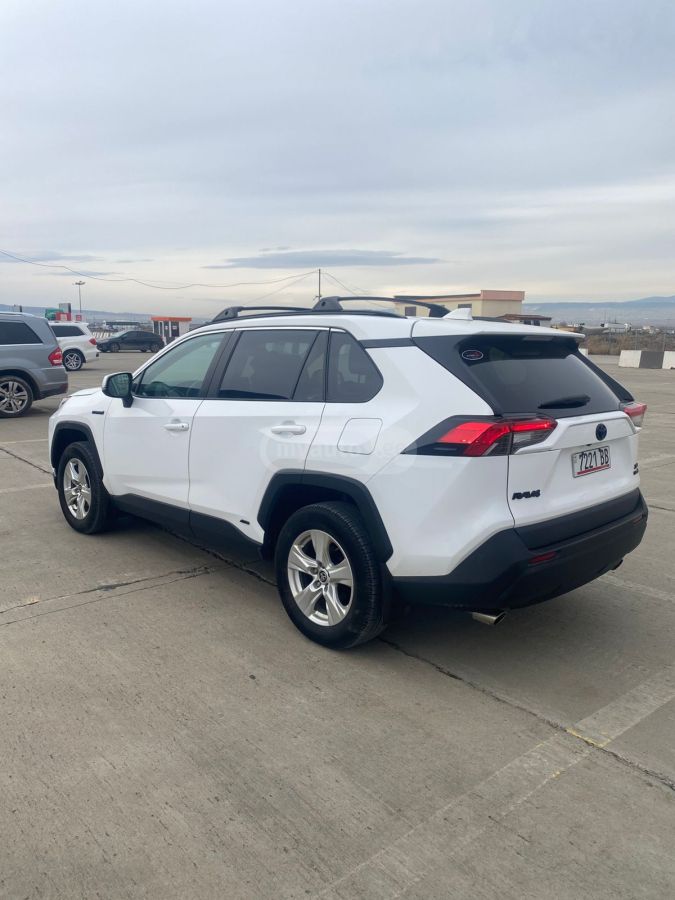 Toyota RAV 4 - фото 7