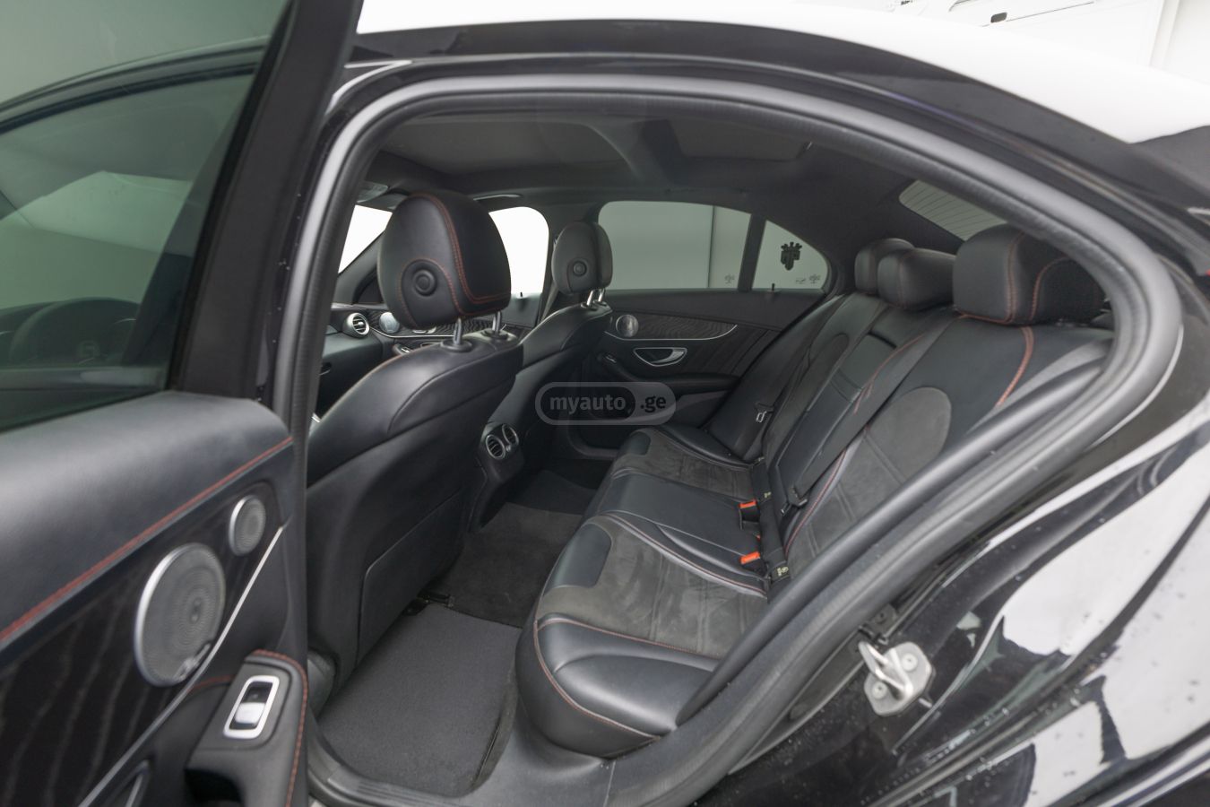 Mercedes-Benz C 200 - фото 9