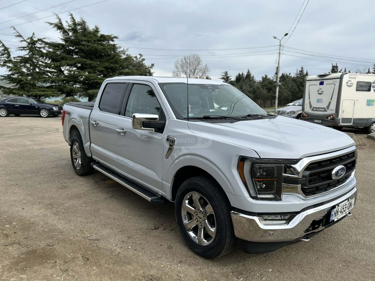 Ford F150 - фото 1