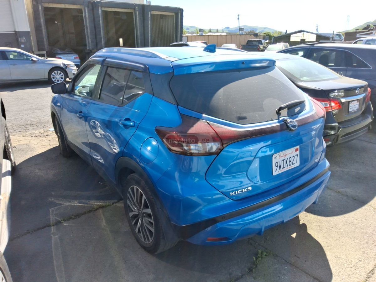 Nissan SV 4dr Front-Wheel Drive CVT — миниатюра 3