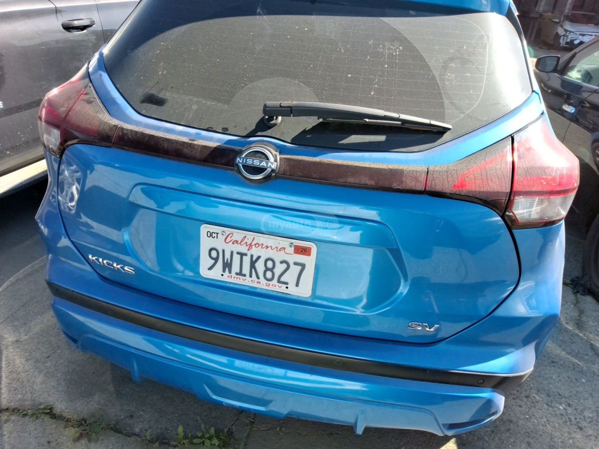 Nissan SV 4dr Front-Wheel Drive CVT — миниатюра 4