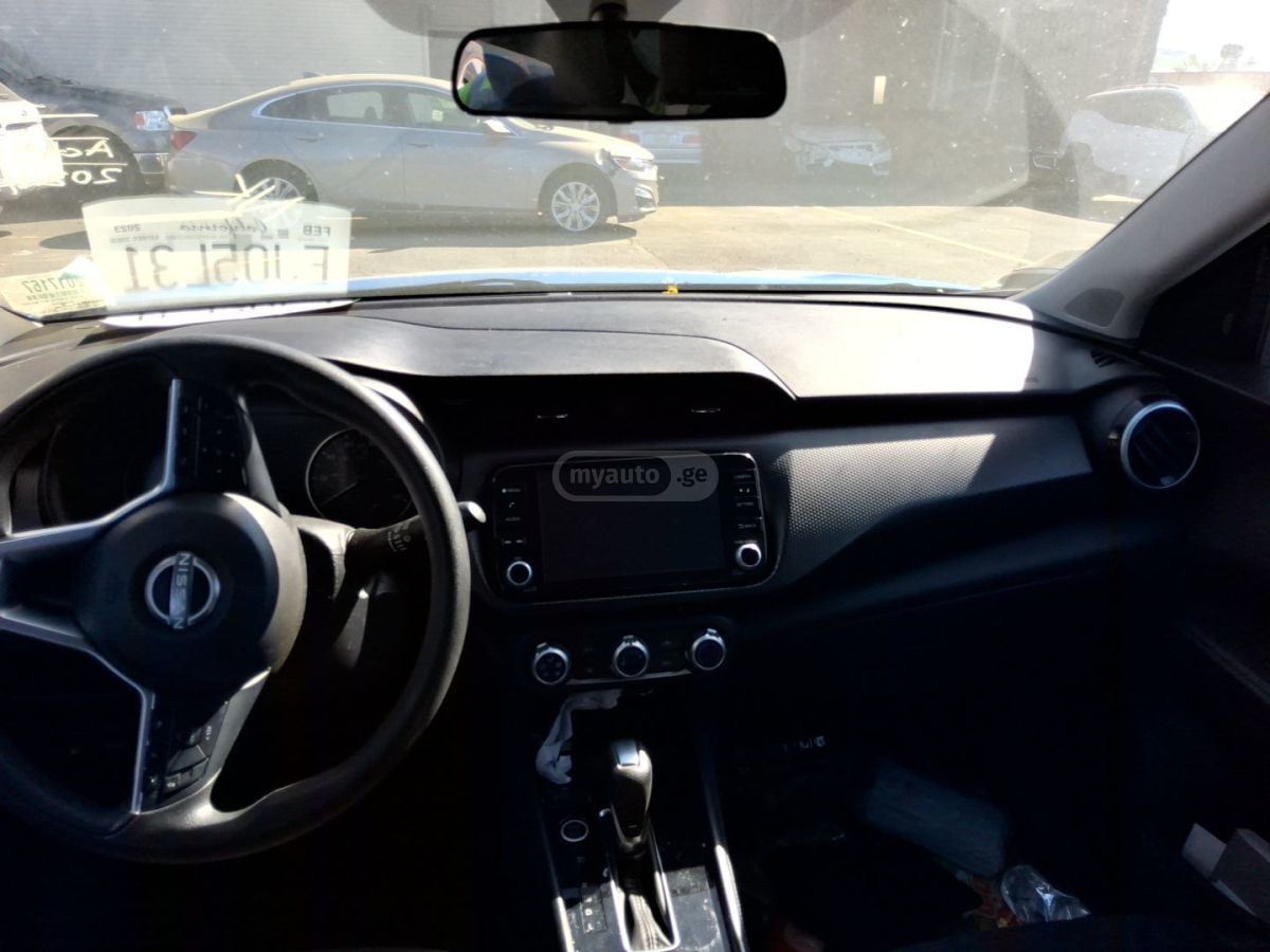 Nissan SV 4dr Front-Wheel Drive CVT — миниатюра 7