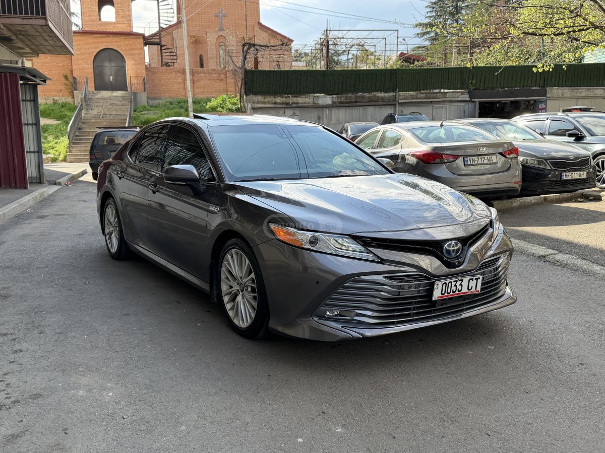 Toyota Camry - фото 2