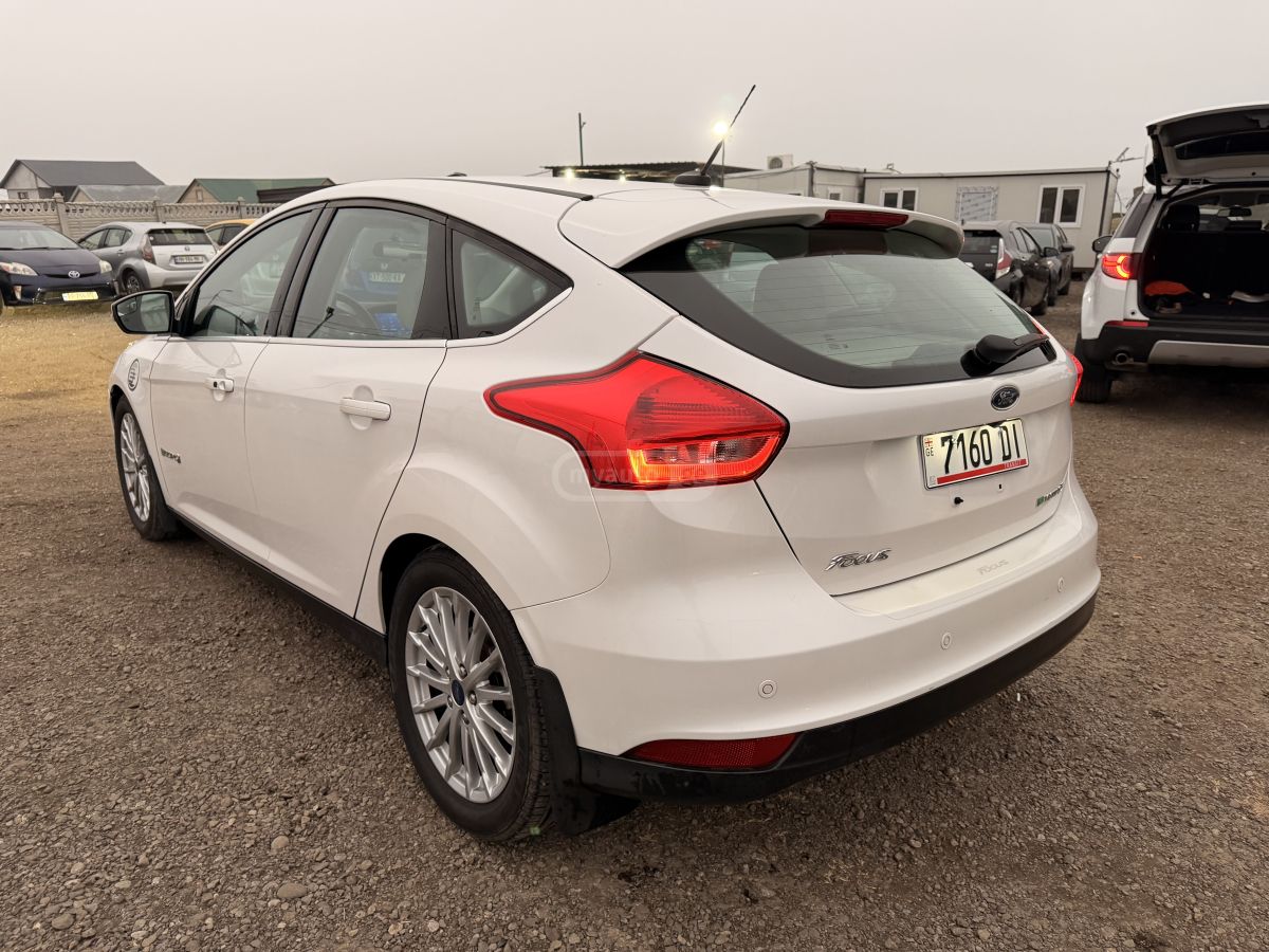 Ford Focus - фото 4