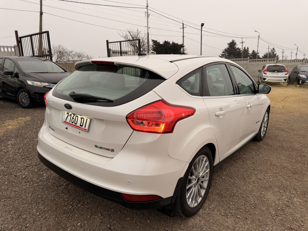 Ford Focus - фото 7