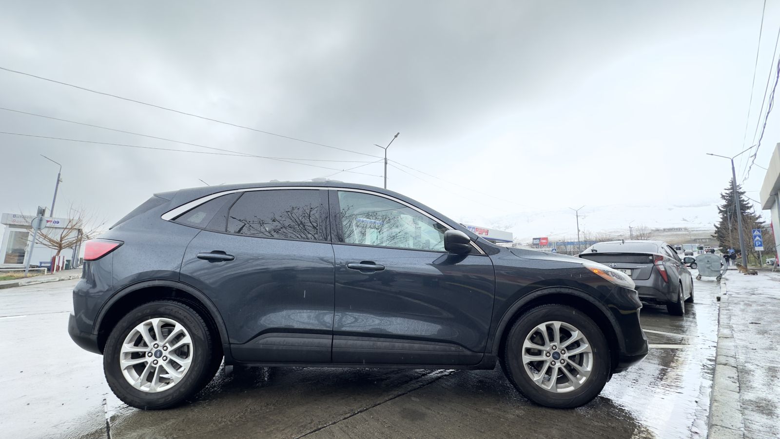 Ford SE 4dr Front-Wheel Drive Autom