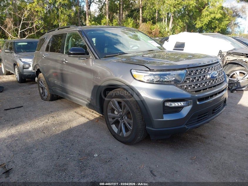 Ford Explorer - фото 1