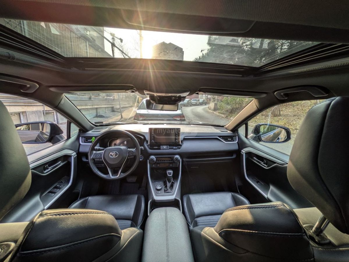 Toyota Rav 4 - фото 8