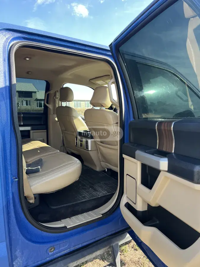 نمای دیگر Ford 2016